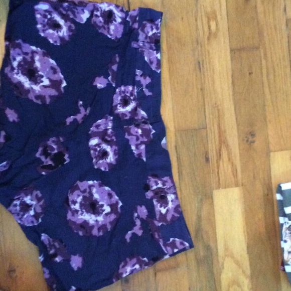 Navy w. Purple and white shorts - Picture 2 of 3