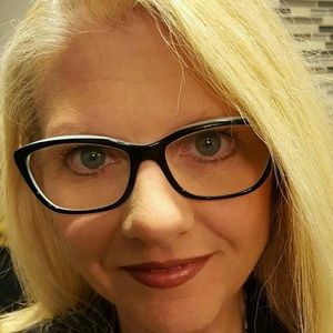 Meet your Posher, Holly