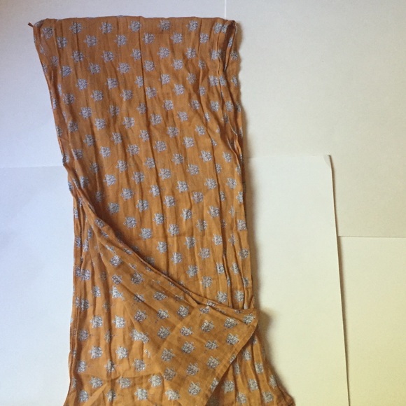 Brown scarf.