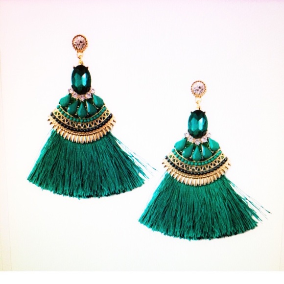 ‼️LAST ONE‼️ Emerald Green Tassel Earrings - Picture 2 of 3