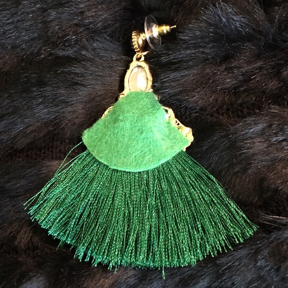 ‼️LAST ONE‼️ Emerald Green Tassel Earrings - Picture 3 of 3