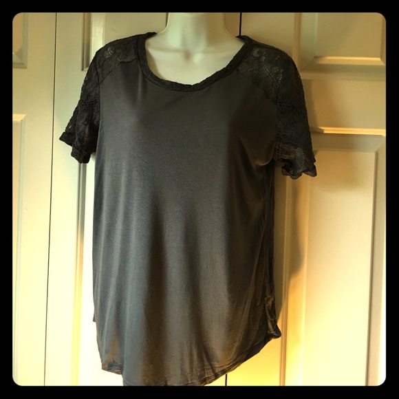 Charcoal gray Apt 9 top with lace sleeves