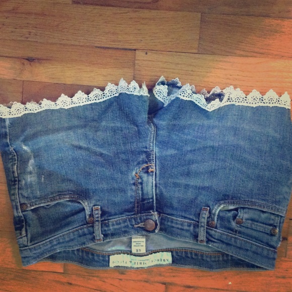 A&F jean shorts with lace trim - Picture 1 of 3
