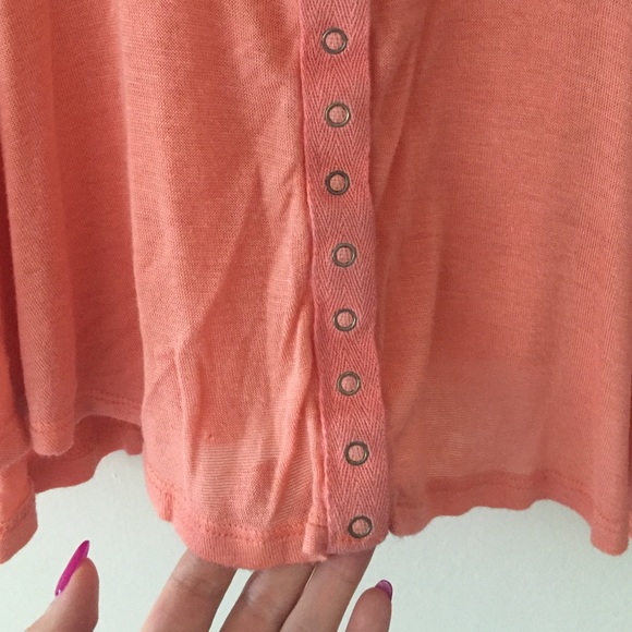 Button up top ❤️ - Picture 2 of 4