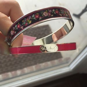 Vera Bradkey bangle set