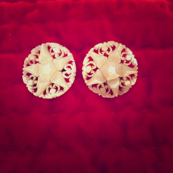 Vintage Star Clip On Earrings - Picture 1 of 3