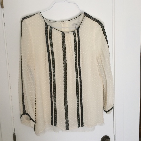 Sweet Swiss-dot cream colored top