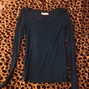 Very cute dark green long sleeve!