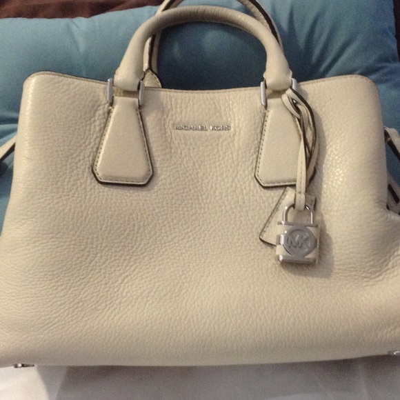Michael Kors Handbags - Gorgeous Ivory Michael Kors purse