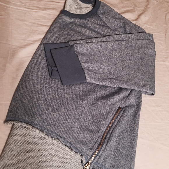 🌟LOWEST🌟 Side Zipper HiLow Sweatshirt