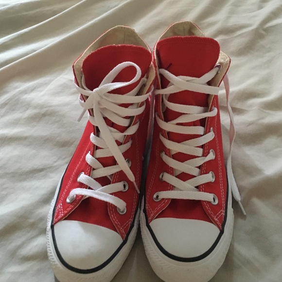 🚨SOLD🚨Red hi top converse