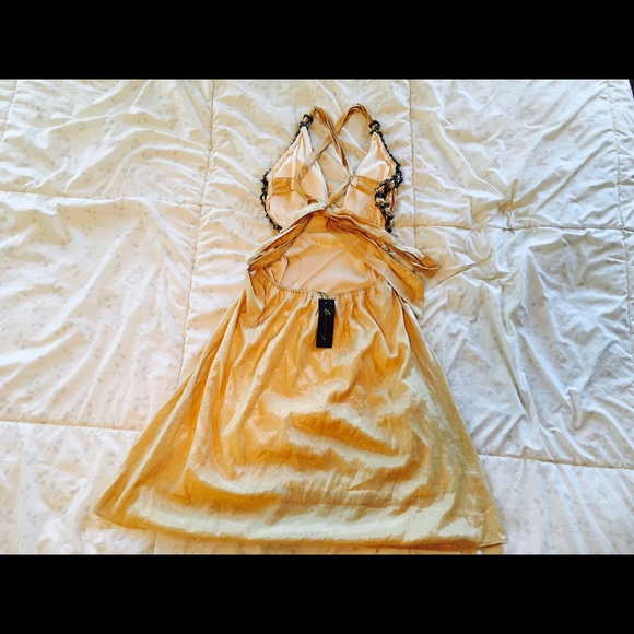 Very Sexy Champagne backless Dress - Picture 3 of 3