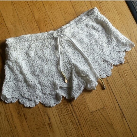 Billabong lace shorts