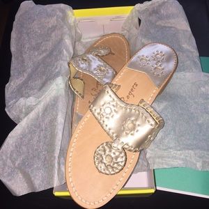 NWT Jack Rogers Hamptons flat sandal in Platinum