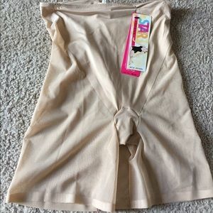 ❌SOLD❌SPANX Mid-Thigh Slimming Shapewear