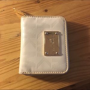 WHITE MICHAEL KORS WALLET