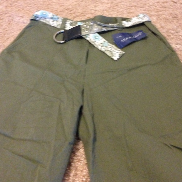 Capris - Picture 3 of 4
