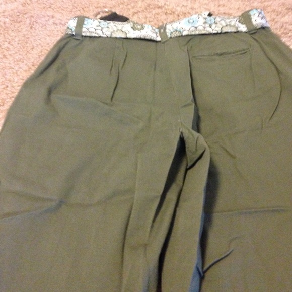 Capris - Picture 4 of 4