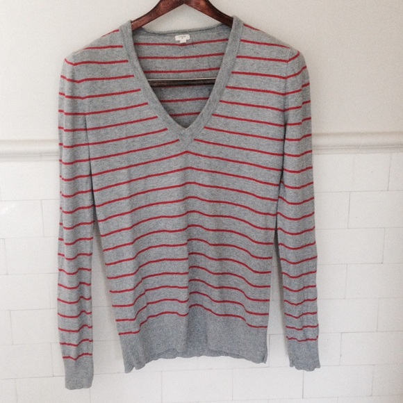J. Crew Sweaters - J. Crew women's V-neck pullover. Very flattering!