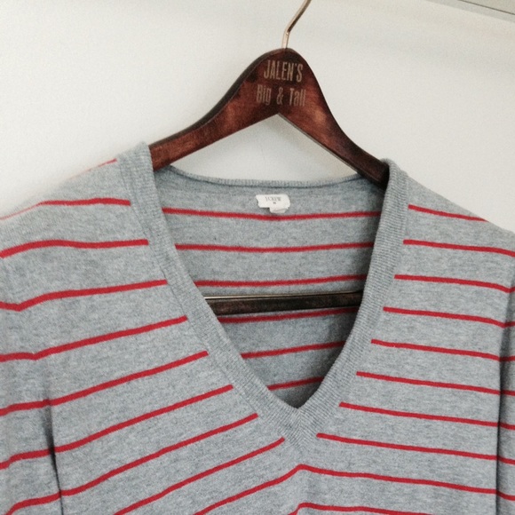 J. Crew women's V-neck pullover. Very flattering! - Picture 2 of 4