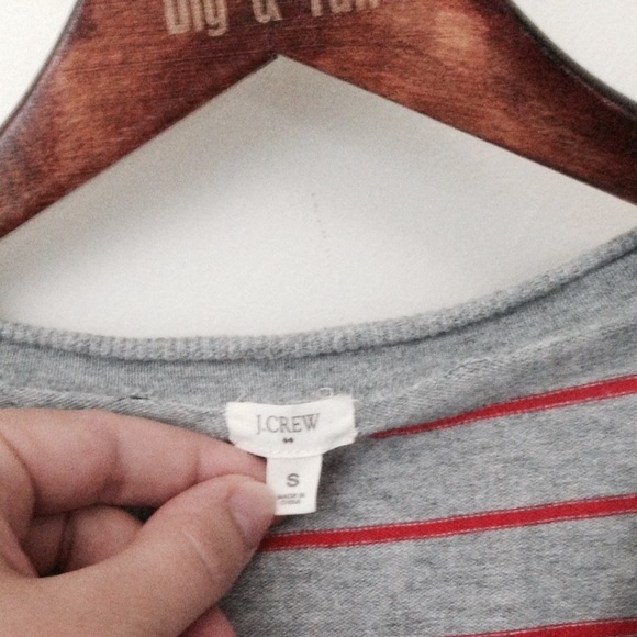 J. Crew women's V-neck pullover. Very flattering! - Picture 3 of 4