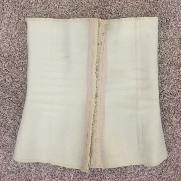 Hourglass waist trainer - Picture 1 of 3