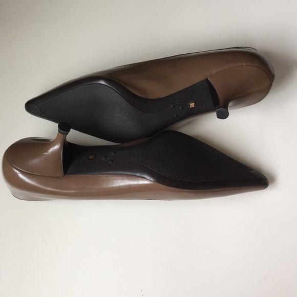 Prada heels - Picture 2 of 2