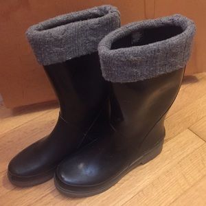 Aqua stop rain boots with sweater top