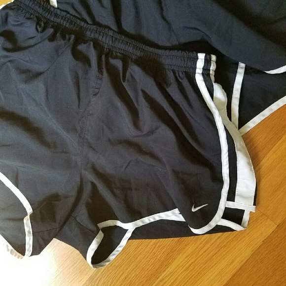 Nike tempo running short - Picture 2 of 3