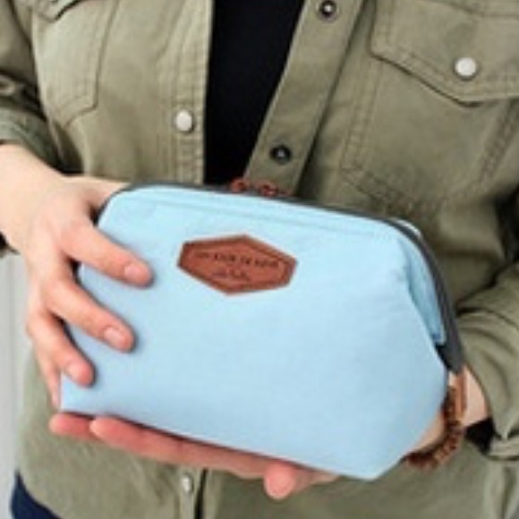 Travel Make-Up Pouch - Picture 3 of 4