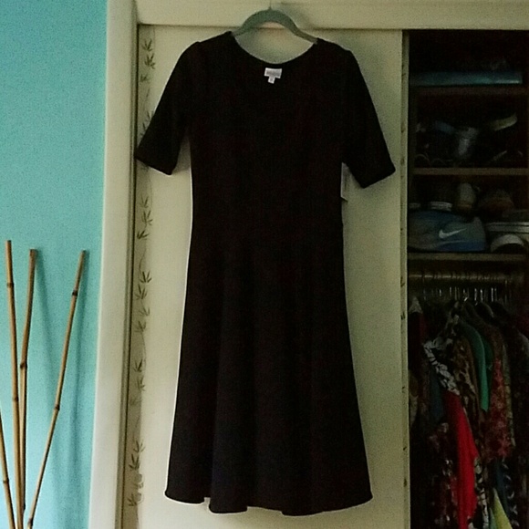 Bnwt lularoe Nicole medium solid black.