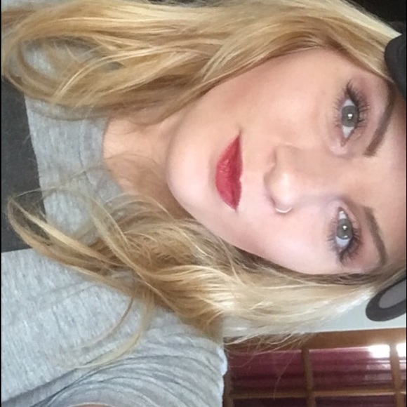 Meet your Posher, Hillary