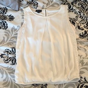 Beautiful sleeveless top with lace!