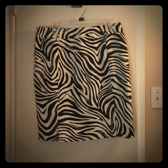 Super cute zebra print pencil skirt!