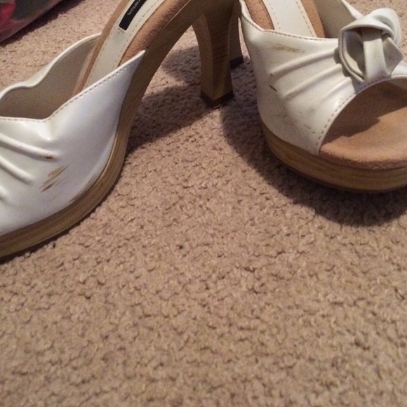 White slip in heels - Picture 2 of 4