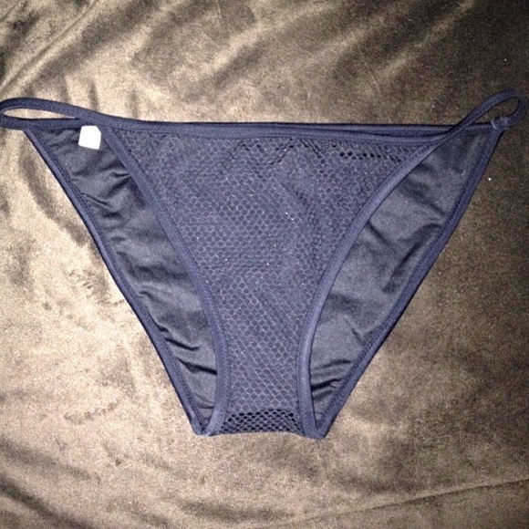 {{SOLD}} VS BLACK mesh it's bikini bottoms (L) - Picture 1 of 4