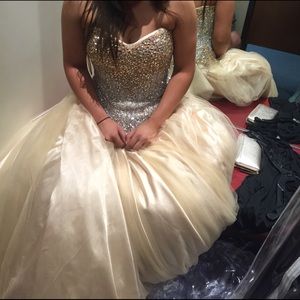 BEAUTIFUL PROM DRESS