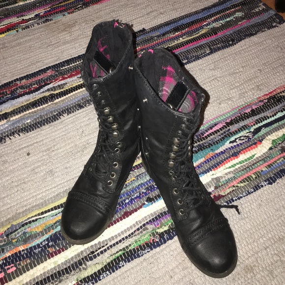 Combat boots