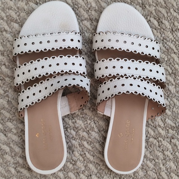 kate spade Shoes - MOVING SALE❗️Kate Spade White Scallop Sandals kate spade Shoes - MOVING SALE❗️Kate Spade White Scallop Sandals