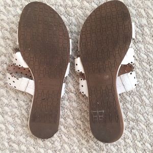 kate spade Shoes - MOVING SALE❗️Kate Spade White Scallop Sandals kate spade Shoes - MOVING SALE❗️Kate Spade White Scallop Sandals