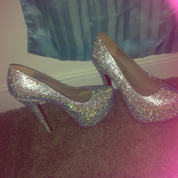 Gently used prom shoesNo longer in high school lol