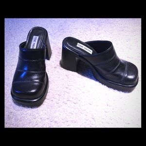 Steve Madden clogs with top stitching.