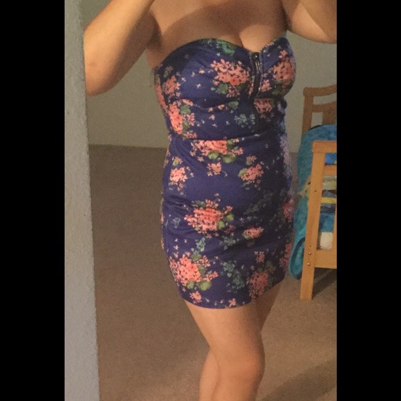 Mini dress - Picture 2 of 2