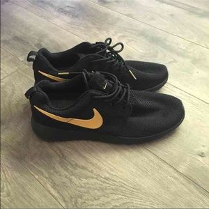 Womens metallic custom Nike Roshe