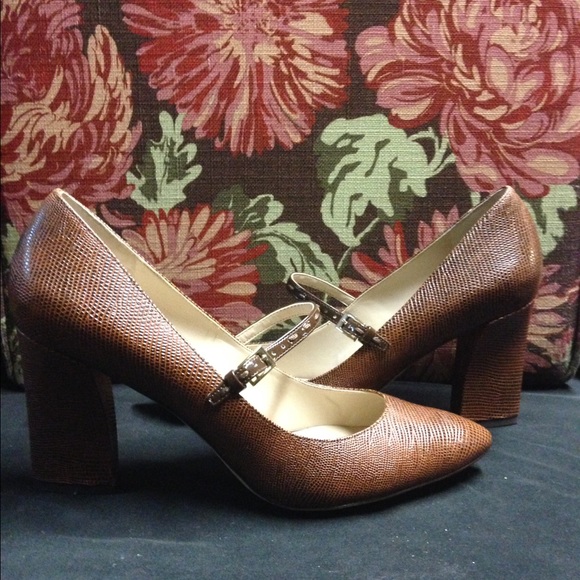 Classy leather pumps