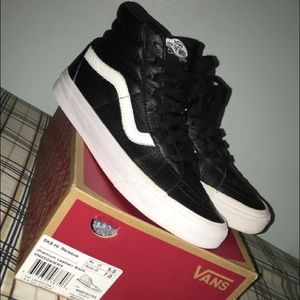 sz 5.5/7 Premium Leather SK8-Hi Vans