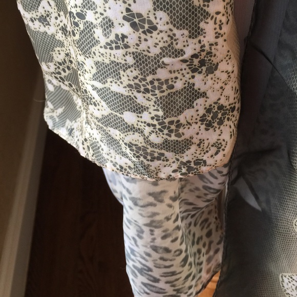 Animal print oblong scarf - Picture 3 of 4