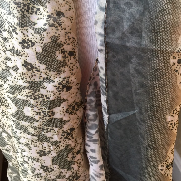 Animal print oblong scarf - Picture 4 of 4