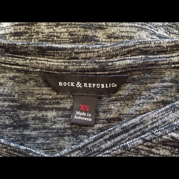📚2/$12 Rock & Republic Top - Picture 2 of 3