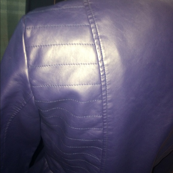 Really nice jacket with back detail - Picture 2 of 3